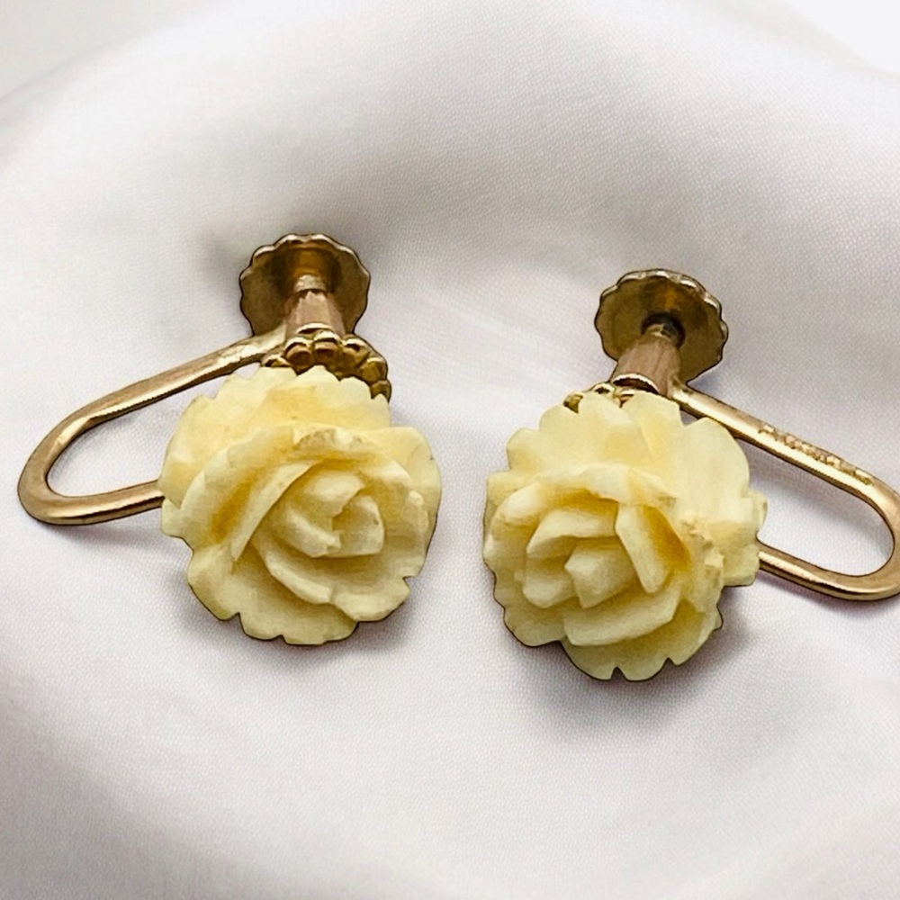 Vintage Krementz Gold-tone Carved Celluloid Flower Rose Screw Back Earrings